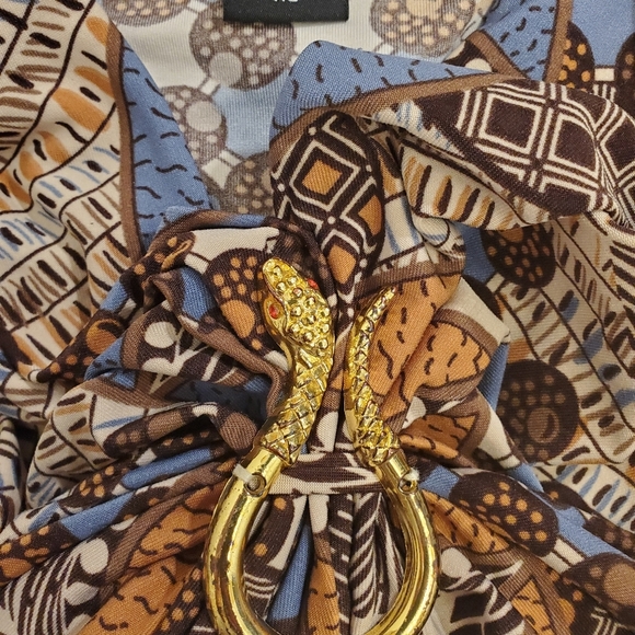 D.F.A New York printed Blouse w/Snake Detail - Picture 5 of 6